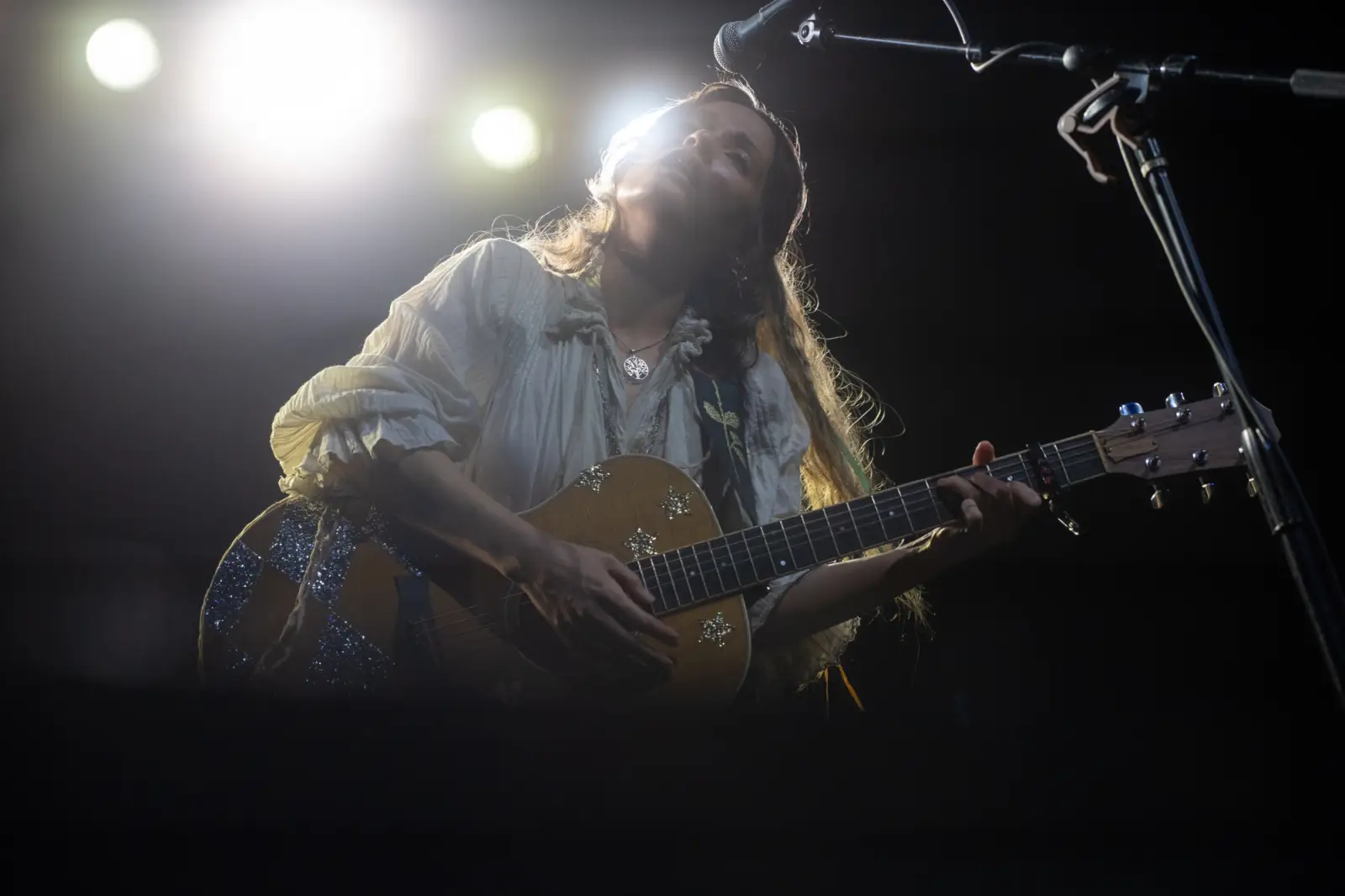 Lauren Ruth Ward brings "Medicine" to Europe next March