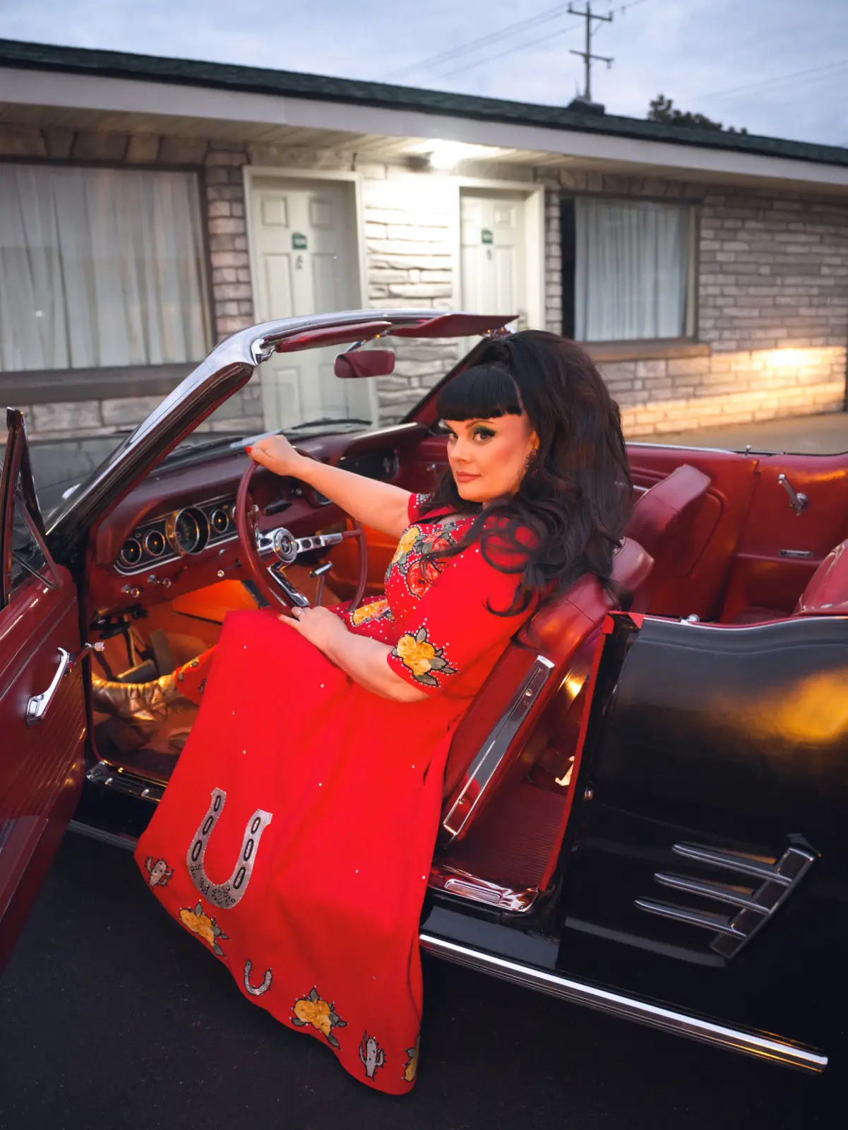 Tami Neilson comes with "Neon Cowgirl" and plays France, Belgium and the Netherlands