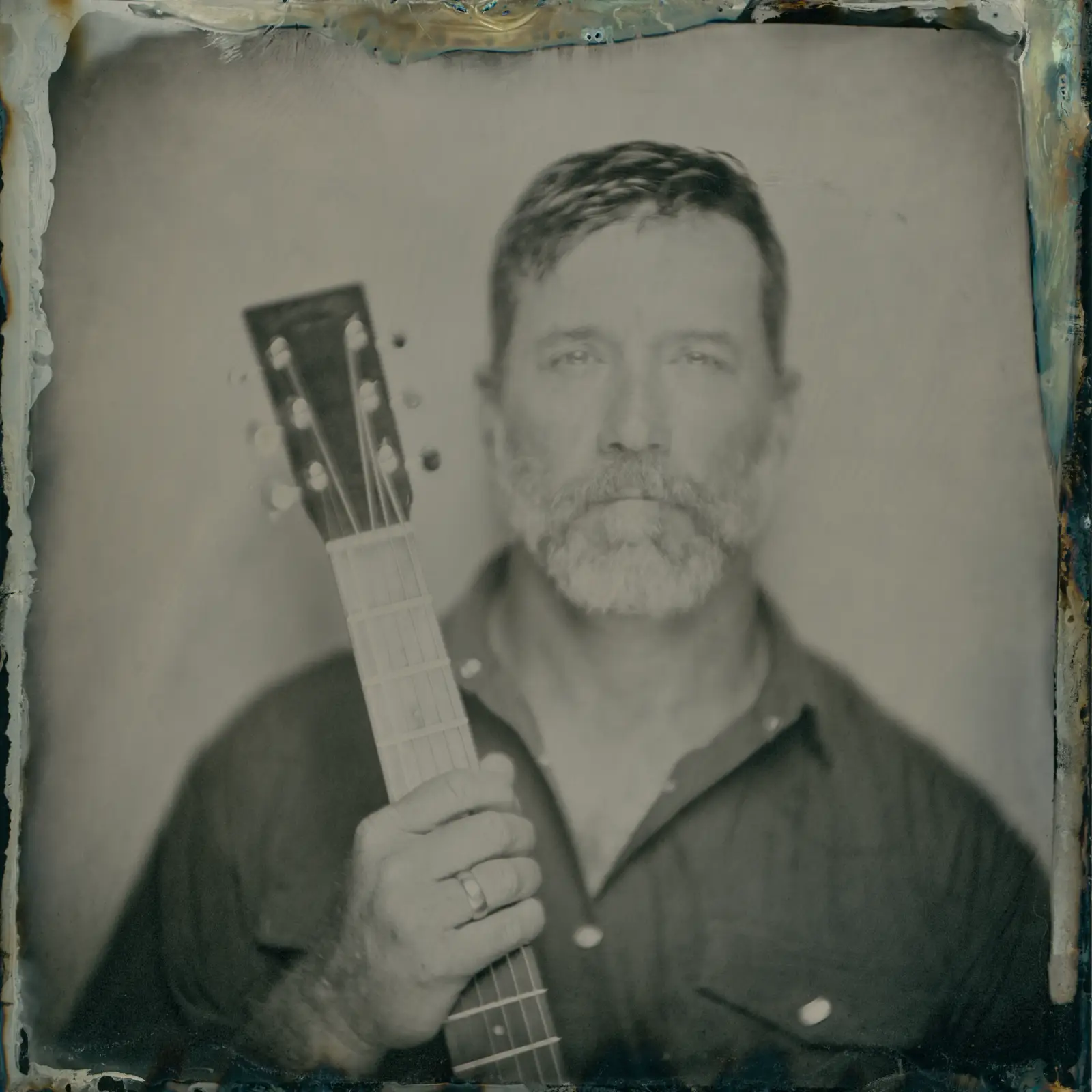 Chuck Ragan drops new single "Echo the the Halls" and plays Tilburg this Sunday