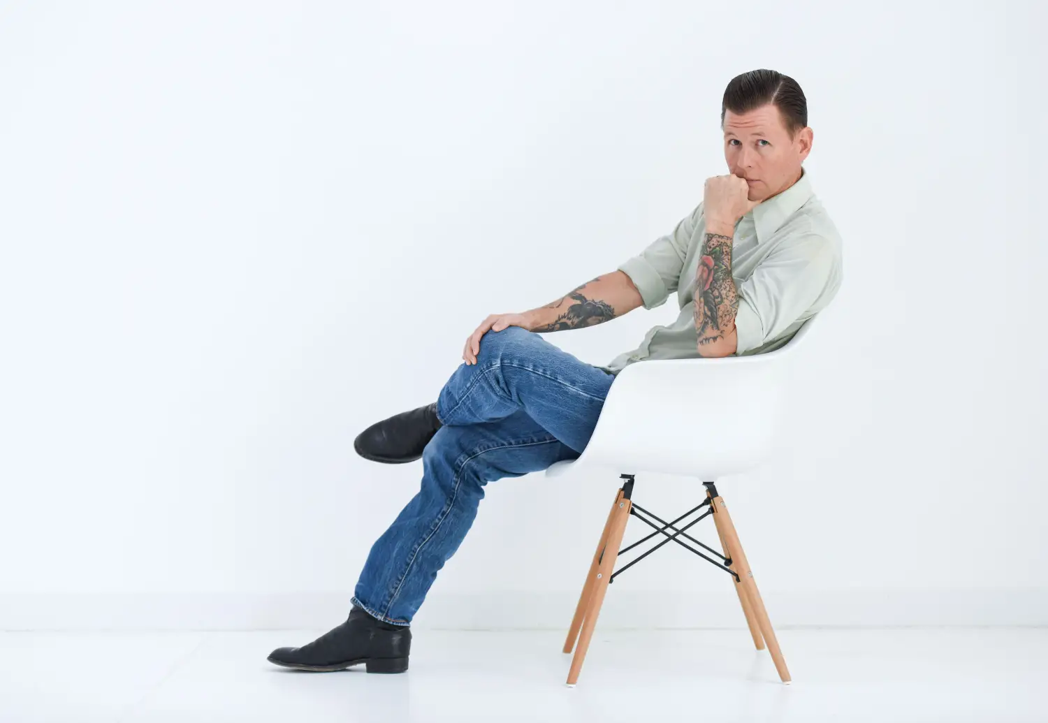 Jake La Botz gives us two new tracks of upcoming album and announces tour for early 2022