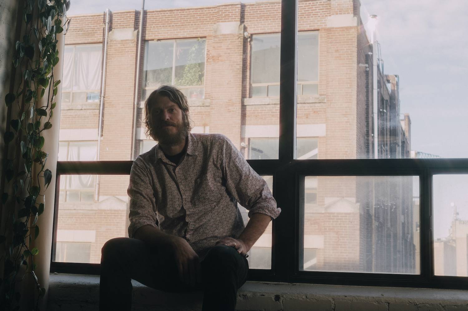 The Deep Dark Woods team up with Erin Rae and tour Europe together