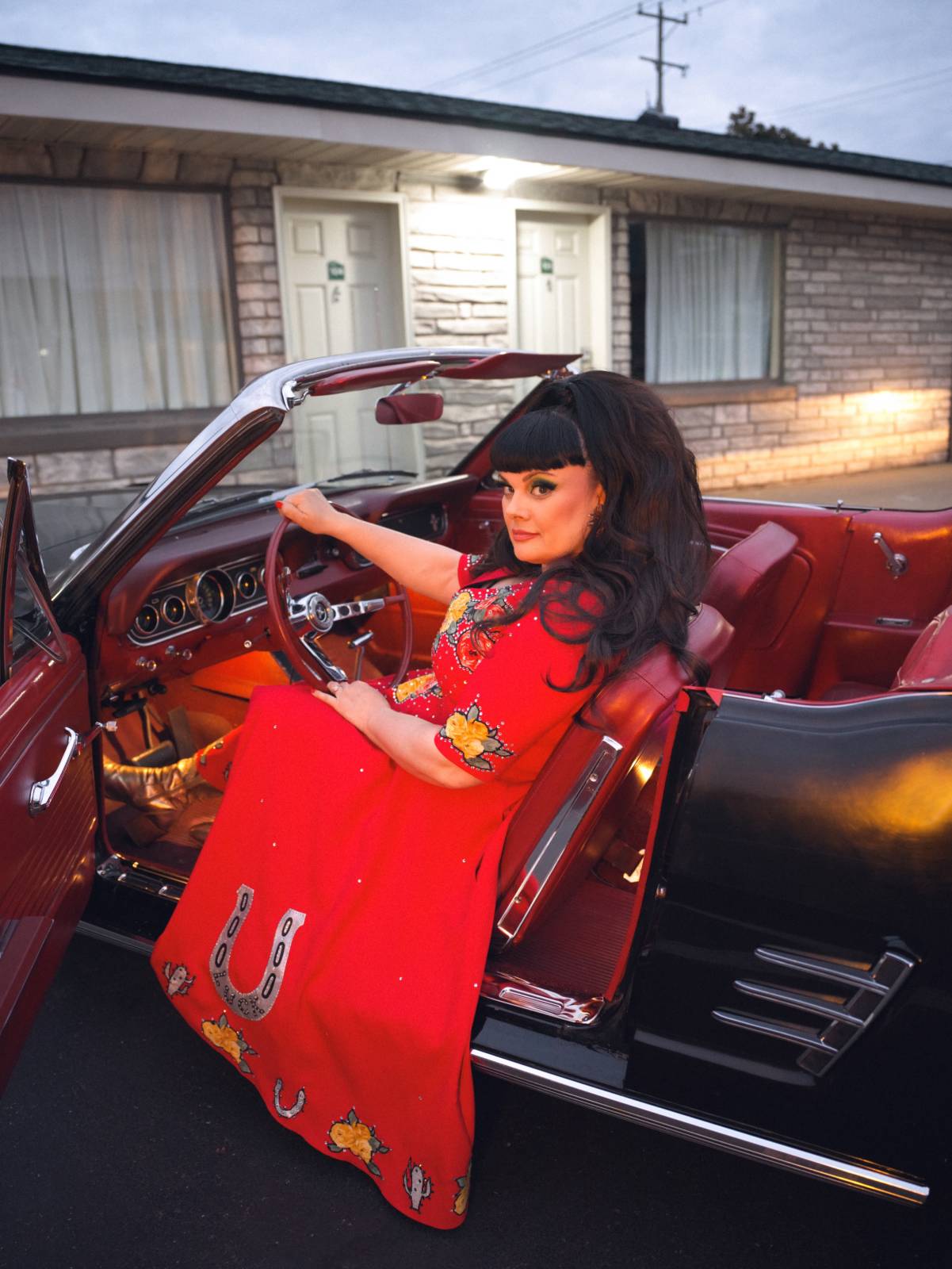 Tami Neilson comes with "Neon Cowgirl" and plays France, Belgium and the Netherlands