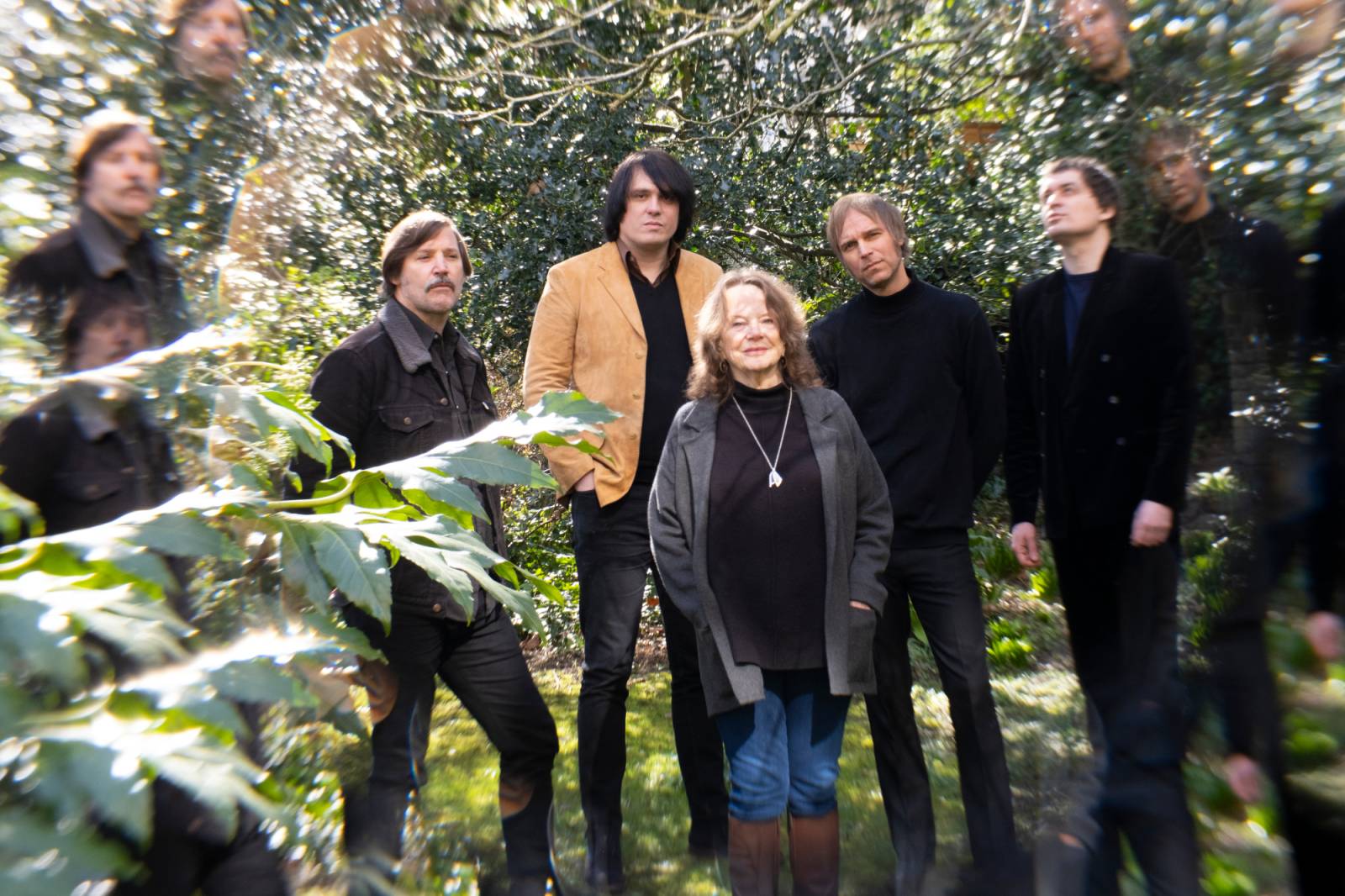Bonnie Dobson & The Hanging Stars join forces on album "Dreams"