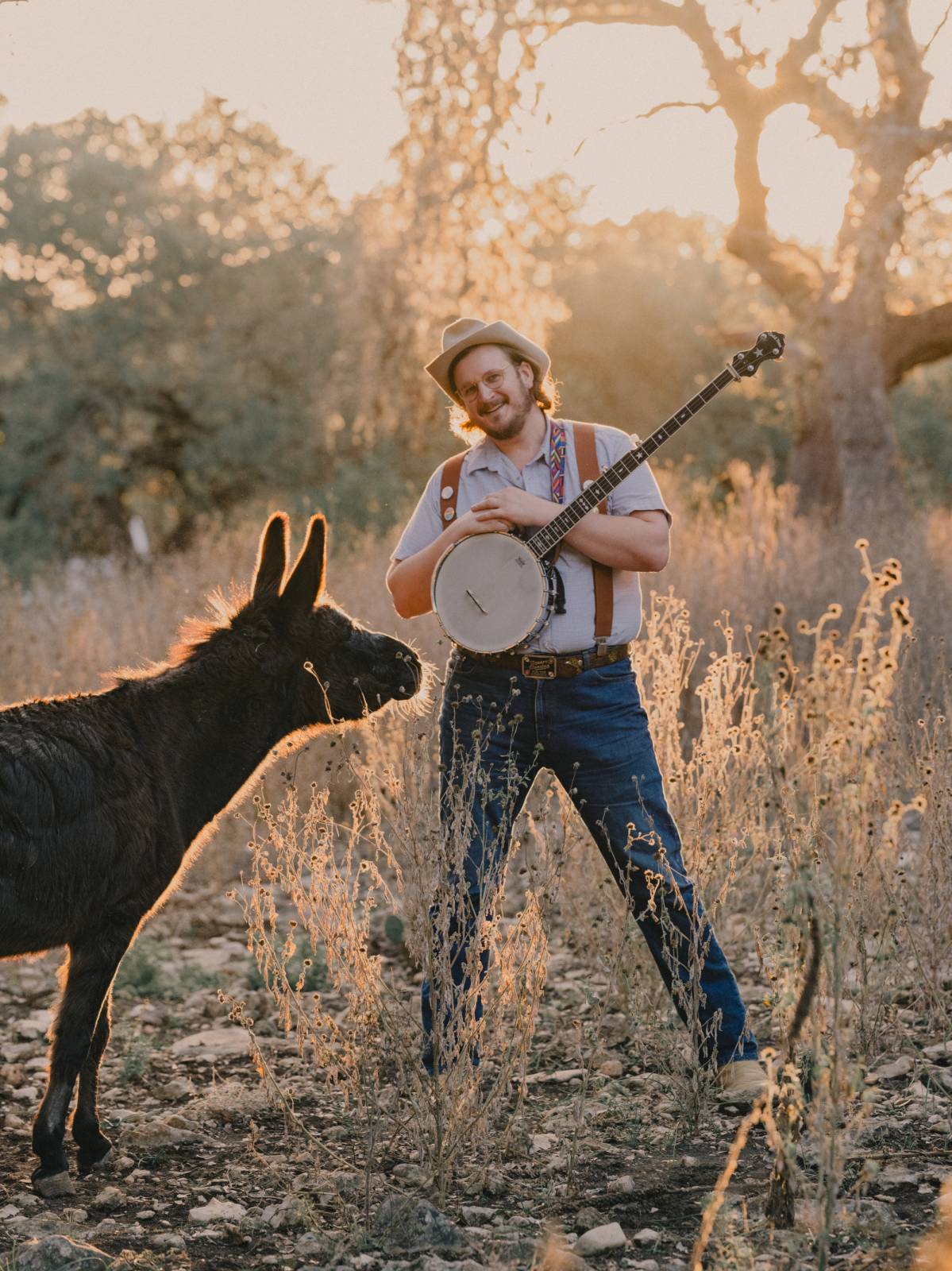 Willi Carlisle takes new album "Critterland" to the Netherlands in June