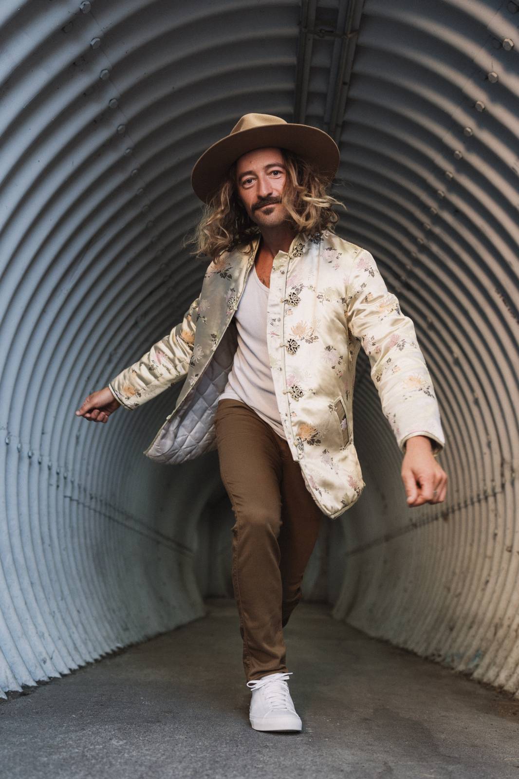 Jesse Roper released "Way Down In The Valley" and returns to Europe in September