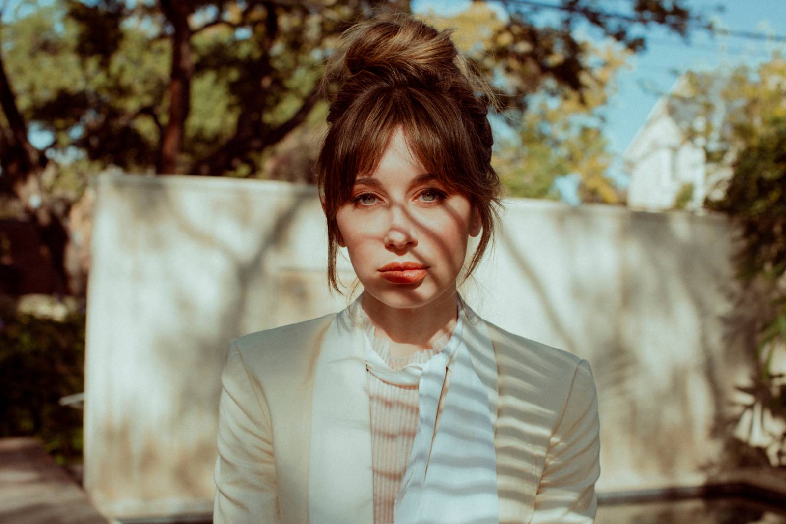 Lera Lynn releases new single "The Garden" and announces band tour late May early June