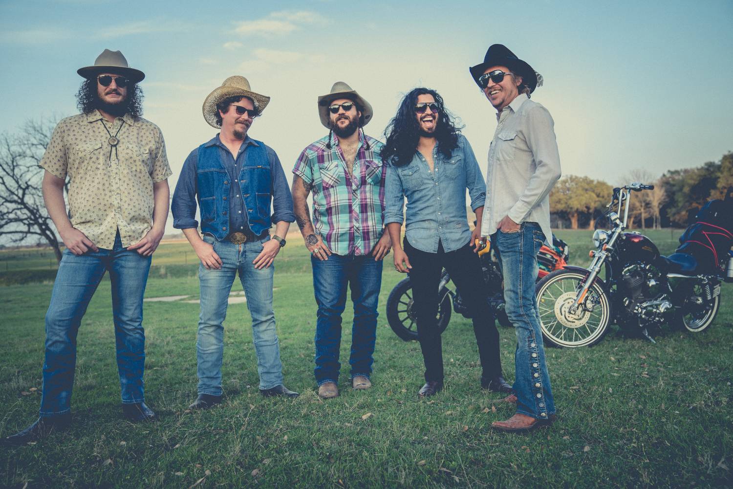 Mike and the Moonpies will release "One to Grow On" and bring this over to Europe in April 2022